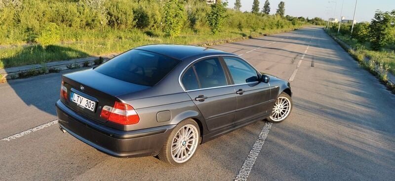 Grau Gebraucht 2003 BMW 330 Limousine | 5.000 € (Superpreis) - Bild 1/4
