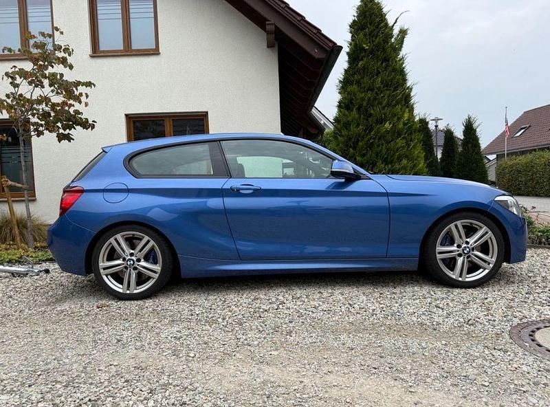 Blau Gebraucht 2012 BMW 125 Performance Kleinwagen | 9.999 € (Fairer Preis) - Bild 1/4