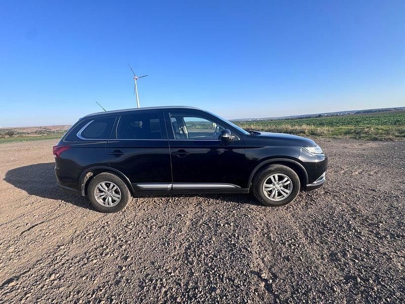 Gebraucht Mitsubishi Outlander 150 PS (110 kW) 2016 Schwarz SUV