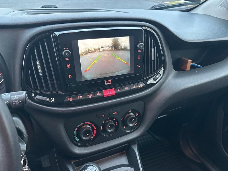 Gebraucht Fiat Doblò 101 PS (74 kW) 2022 Grau Van / Kleinbus