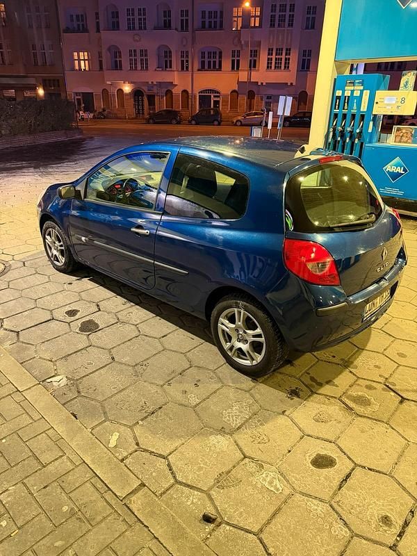 Gebraucht Renault Clio II 80 PS (58 kW) 2009 Blau Kleinwagen
