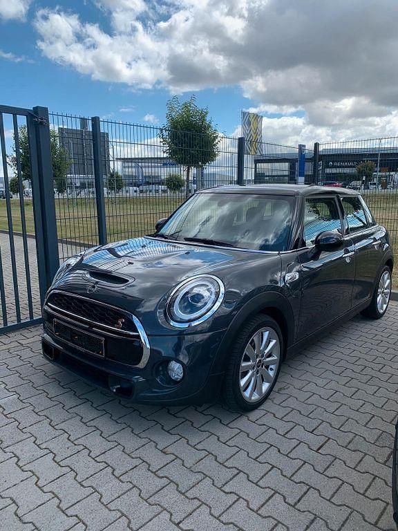 Grau Gebraucht 2018 Mini Cooper SD Kleinwagen | 18.390 € (Fairer Preis) - Bild 1/4