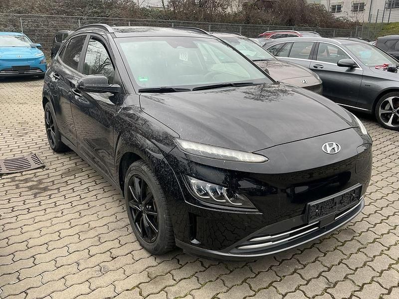 Gebraucht Hyundai Kona Trend 100 kW (136 PS) 2022 Schwarz SUV