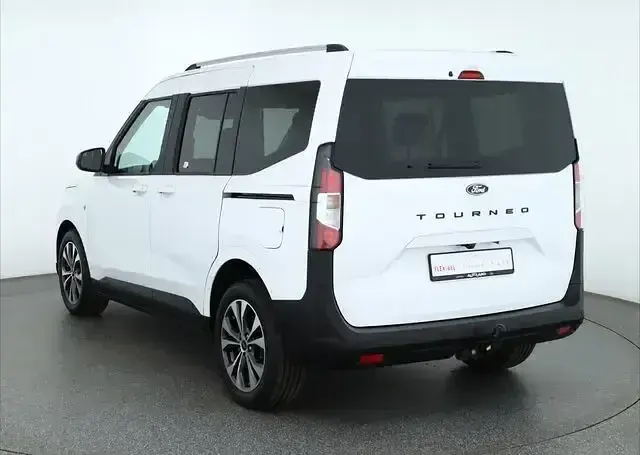 Gebraucht Ford Tourneo Courier Titanium 125 PS (91 kW) 2025 Frostweiss Van / Kleinbus