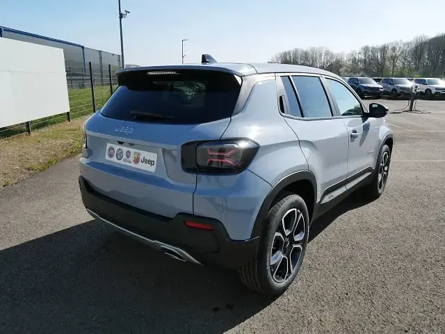 Neu Jeep Avenger Summit 110 PS (80 kW) 2026 Grau SUV