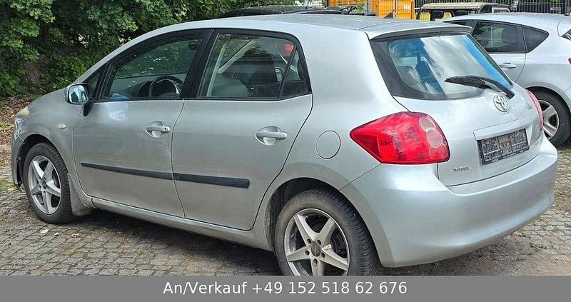 Grau Gebraucht 2007 Toyota Auris Limousine | 2.350 € (Superpreis) - Bild 1/4