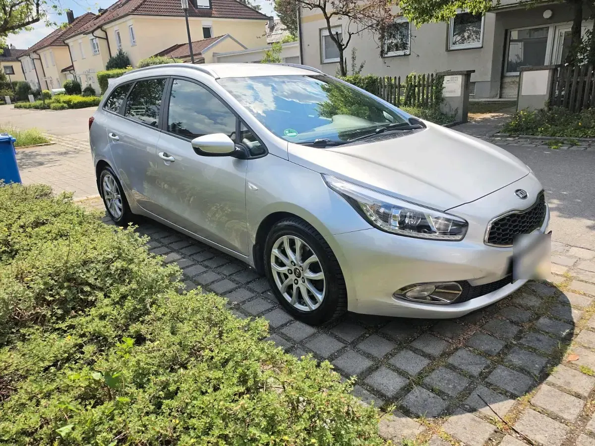Gebraucht Kia Ceed 90 PS (66 kW) 2014 Silber Kleinwagen