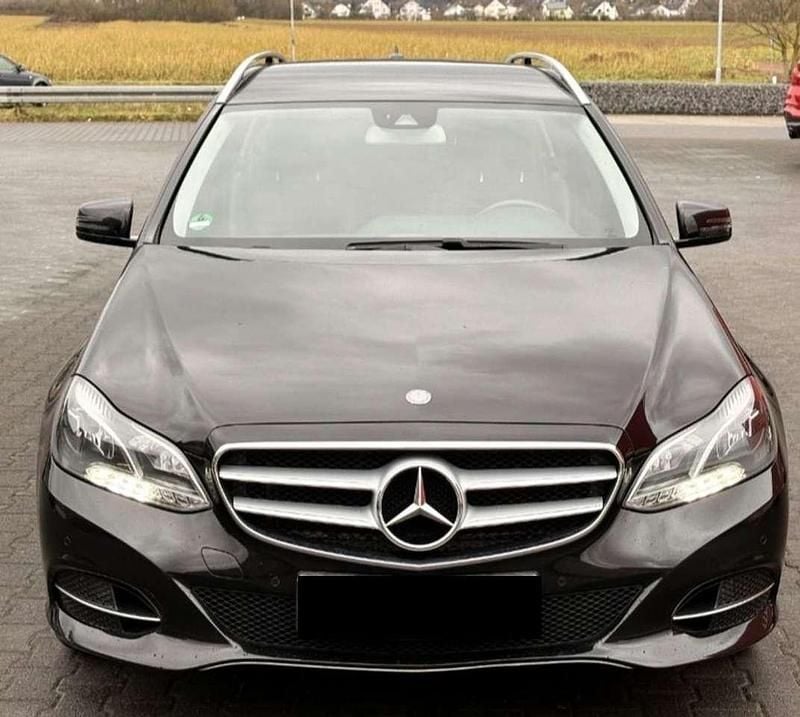 Schwarz Gebraucht 2013 Mercedes E250 Avantgarde Kombi | 17.900 € (Fairer Preis) - Bild 1/4