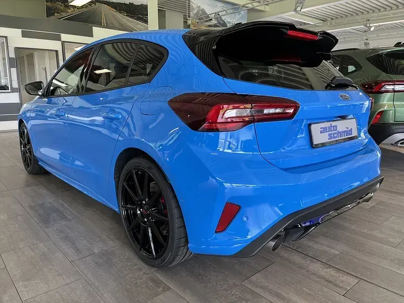 Używany Ford Focus ST 280 KM (205 kW) 2026 Niebieski Sedan/Limuzyna