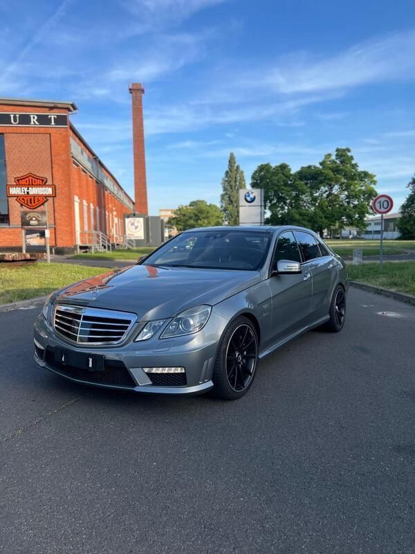 Grau Gebraucht 2010 Mercedes E63 AMG AMG Limousine | 23.500 € (Guter Preis) - Bild 1/4