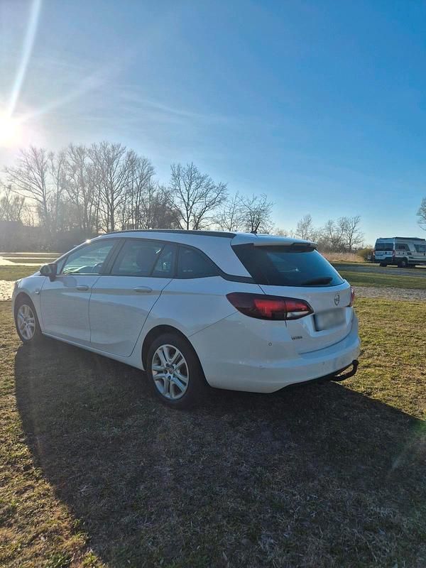 Gebraucht Opel Astra 95 PS (69 kW) 2016 Weiß Kombi