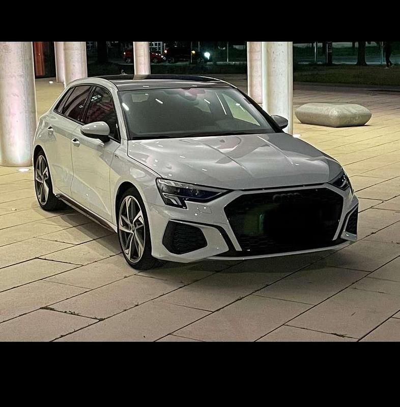 Weiß Gebraucht 2023 Audi A3 S-Line Kleinwagen | 33.500 € (Teuer) - Bild 1/4