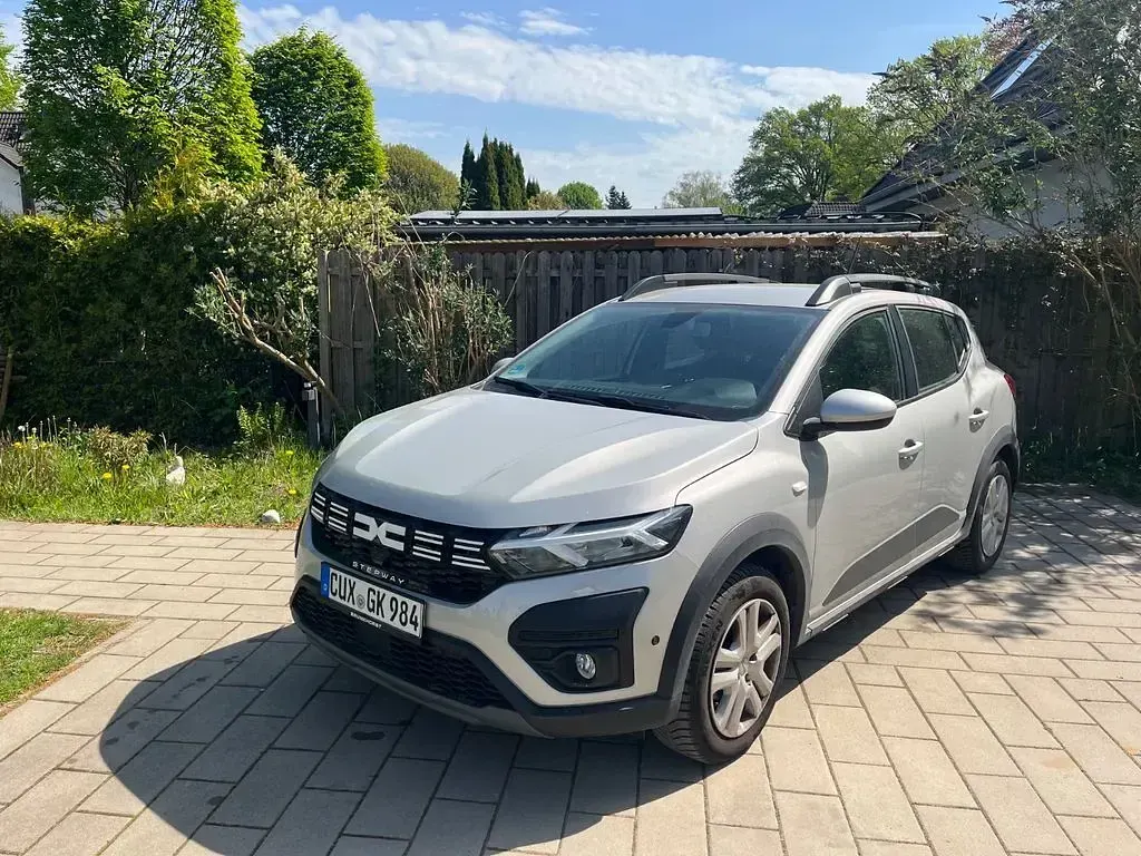 Używany Dacia Sandero Expression 91 KM (66 kW) 2023 Szary Sedan/Limuzyna