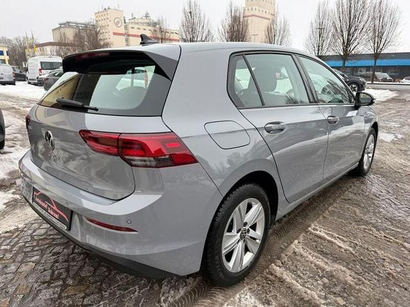 Gebraucht VW Golf VIII Life 134 PS (98 kW) 2020 Grau Limousine