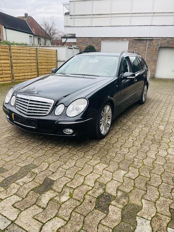 Schwarz Gebraucht 2006 Mercedes E500 Limousine | 8.000 € (Fairer Preis) - Bild 1/4