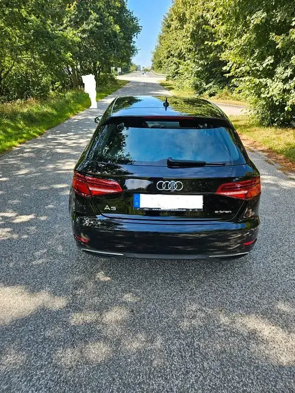 Gebraucht Audi A3 Sportback e-tron Sport 204 PS (150 kW) 2018 Schwarz Kleinwagen
