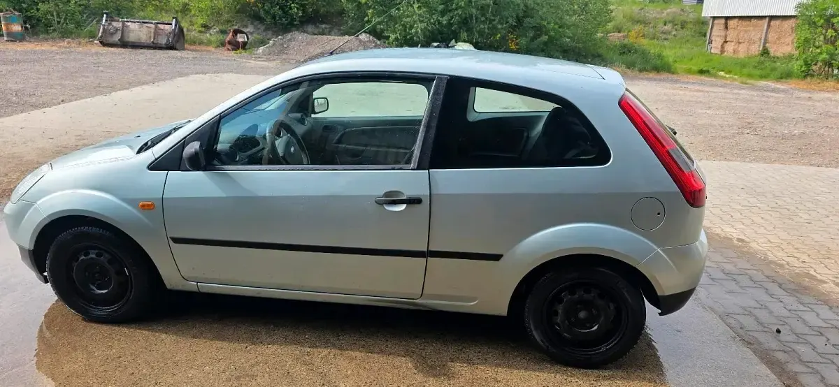 Gebraucht Ford Fiesta 75 PS (55 kW) 2004 Silber Kleinwagen