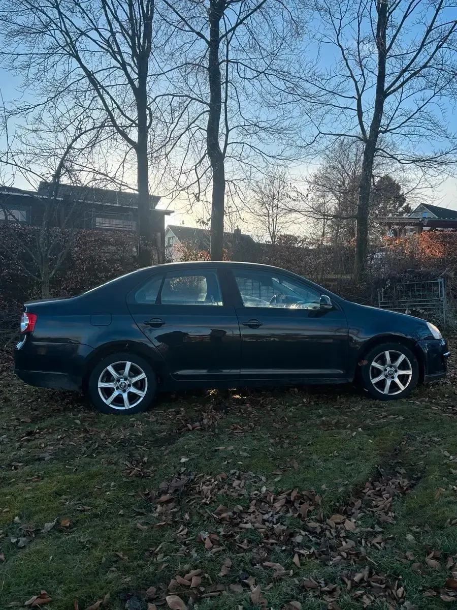 Gebraucht VW Jetta 102 PS (75 kW) 2005 Schwarz Limousine