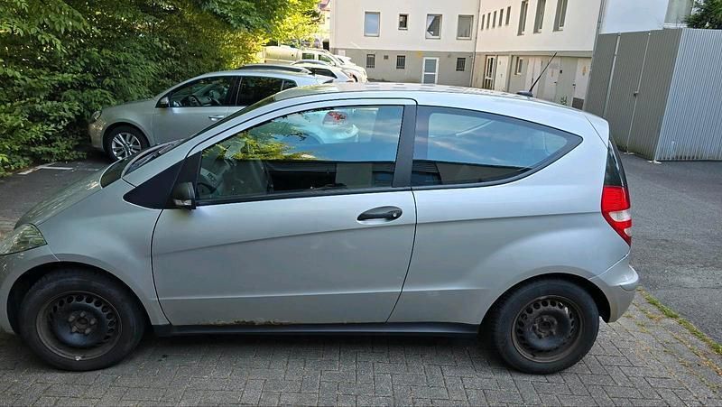 Silber Gebraucht 2005 Mercedes A150 Limousine | 1.500 € (Superpreis) - Bild 1/4