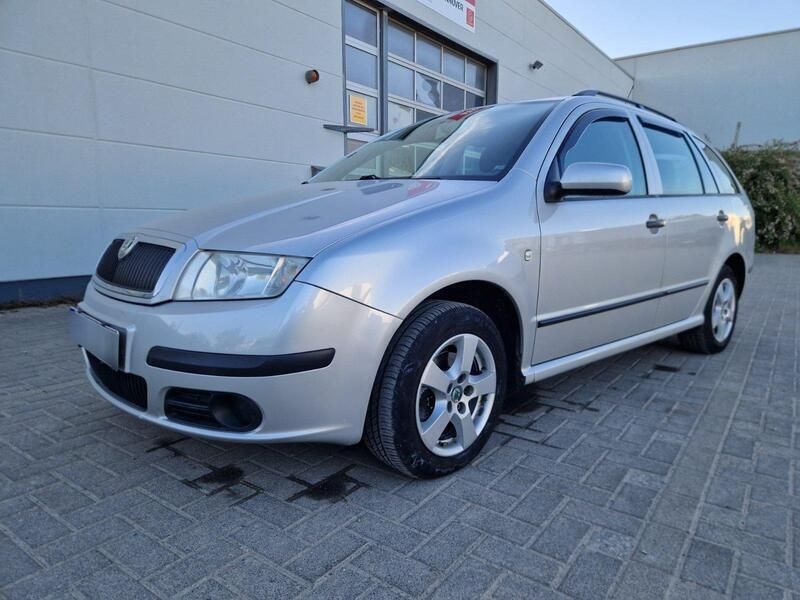 Grau Gebraucht 2005 Skoda Fabia Kombi | 1.990 € (Fairer Preis) - Bild 1/4