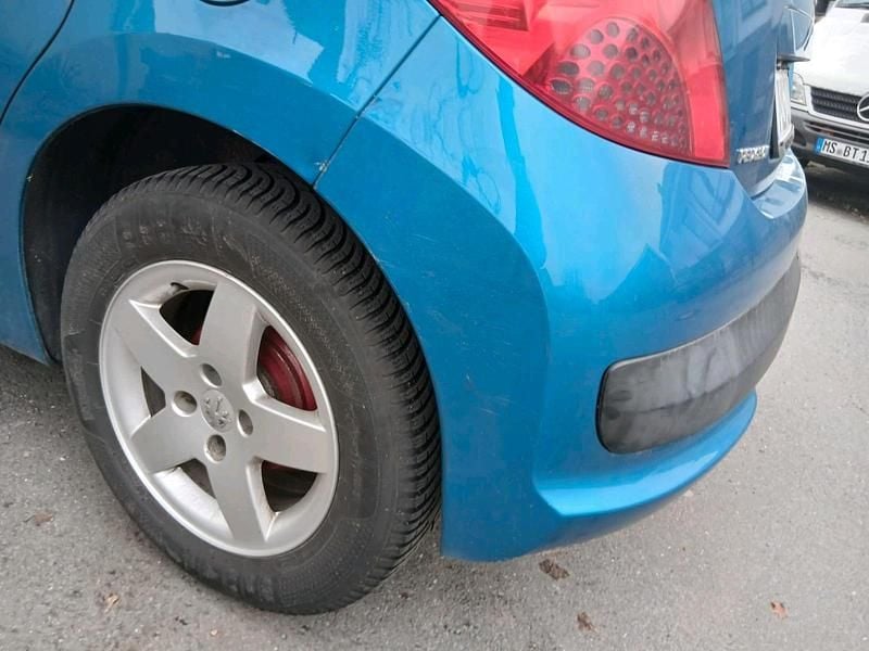 Gebraucht Peugeot 207 74 PS (54 kW) 2008 Blau Kleinwagen
