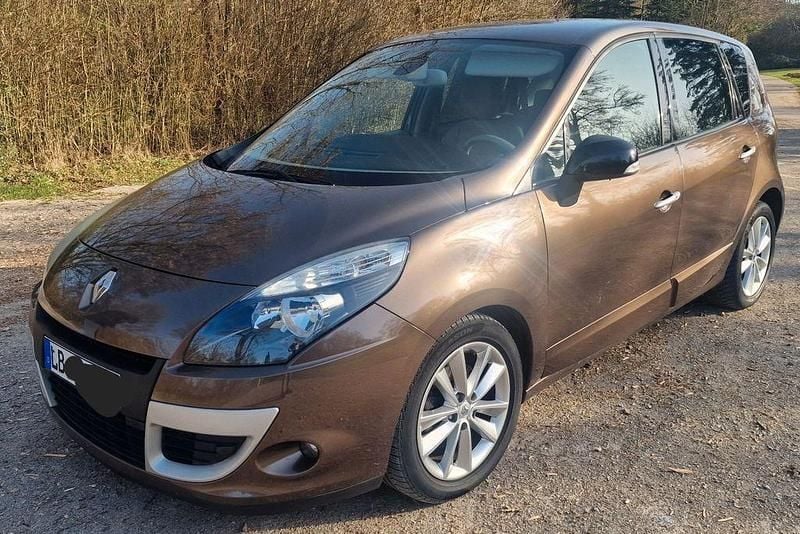 Gebraucht Renault Scénic III Dynamique 150 PS (110 kW) 2011 Braun Van / Kleinbus
