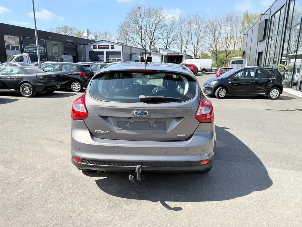 Gebraucht Ford Focus Titanium 125 PS (91 kW) 2012 Braun Limousine