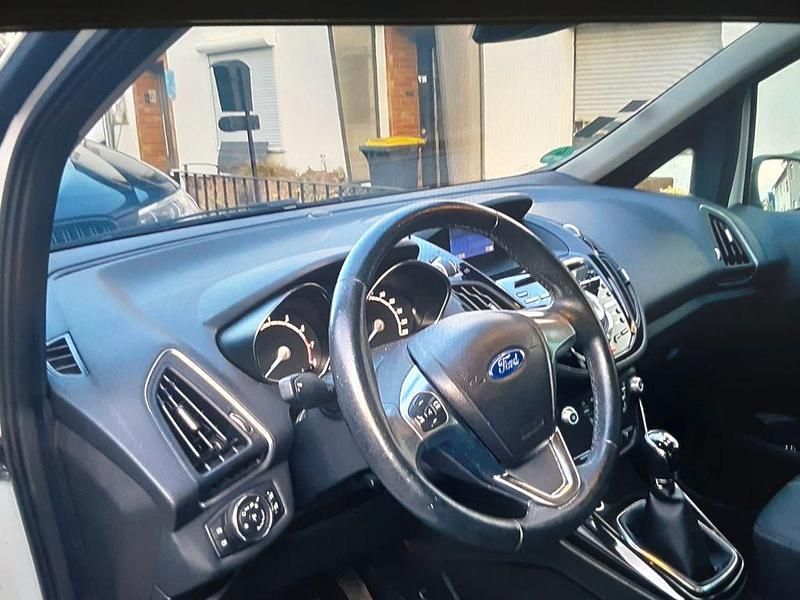 Gebraucht Ford B-MAX Titanium 125 PS (91 kW) 2017 Weiß Van / Kleinbus