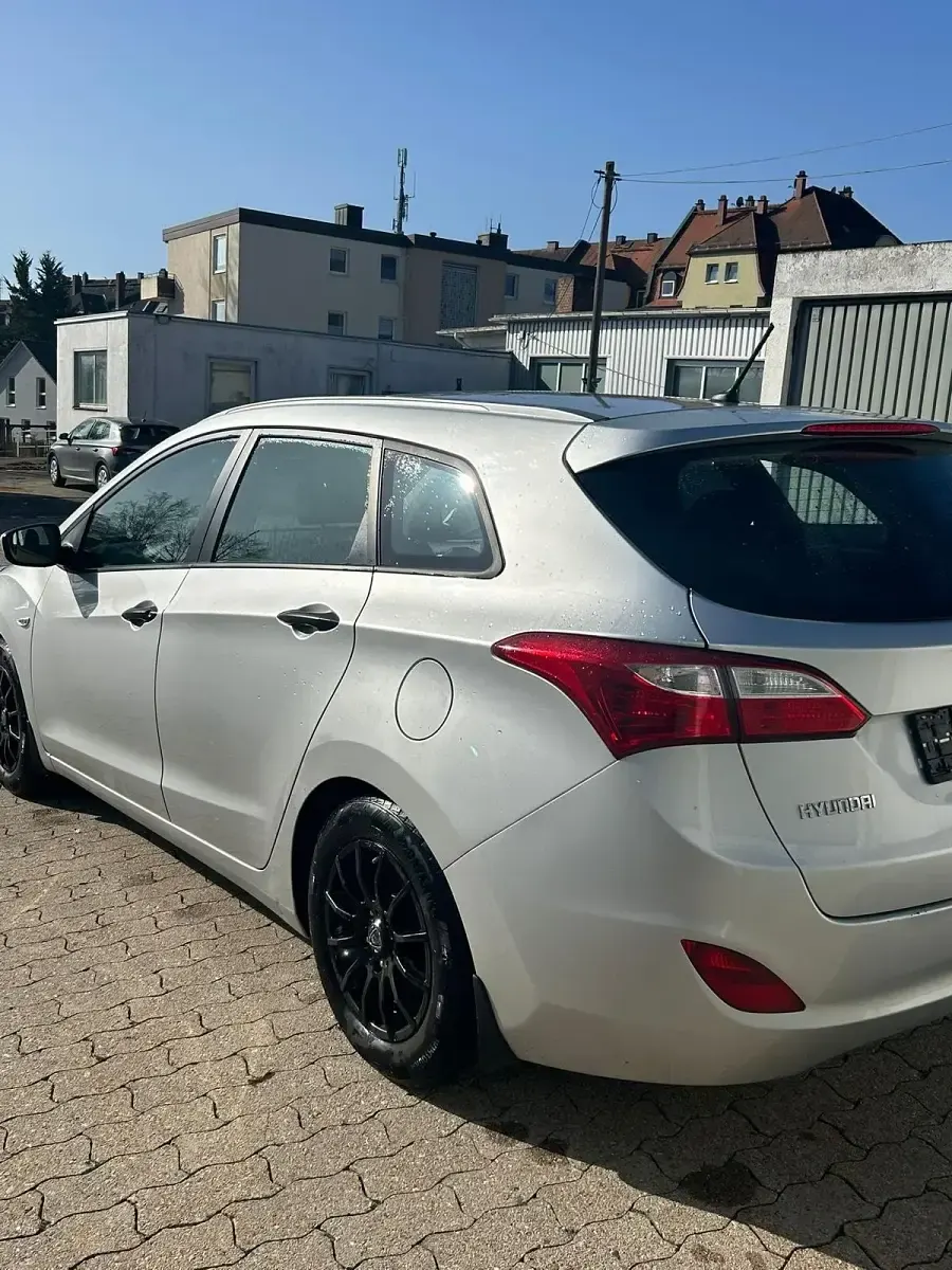 Gebraucht Hyundai i30 99 PS (72 kW) 2015 Grau Kombi