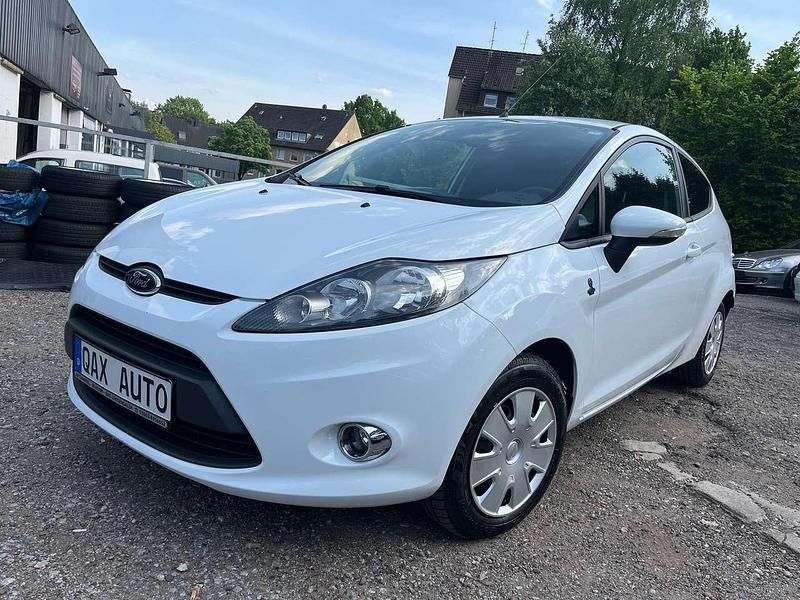 Frostweiß Gebraucht 2012 Ford Fiesta Champions Edition Kleinwagen | 4.000 € (Fairer Preis) - Bild 1/4