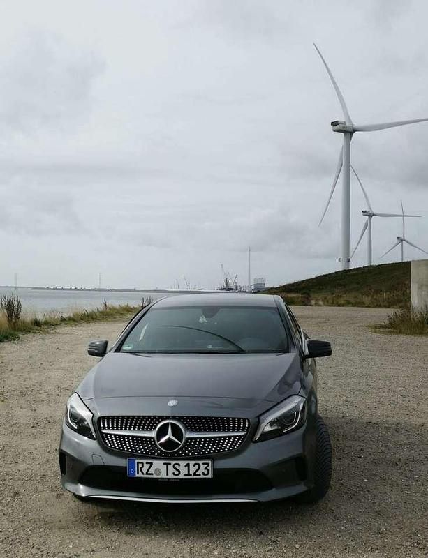 Gebraucht 2016 Mercedes A180 Urban Limousine | 12.200 € (Guter Preis) - Bild 1/4