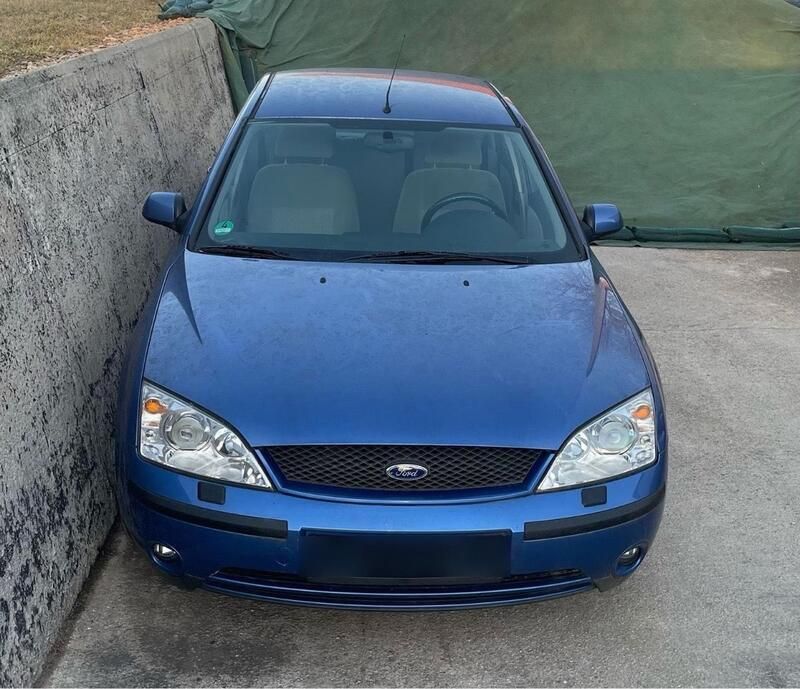Blau Gebraucht 2001 Ford Mondeo Ghia Limousine | 400 € - Bild 1/4
