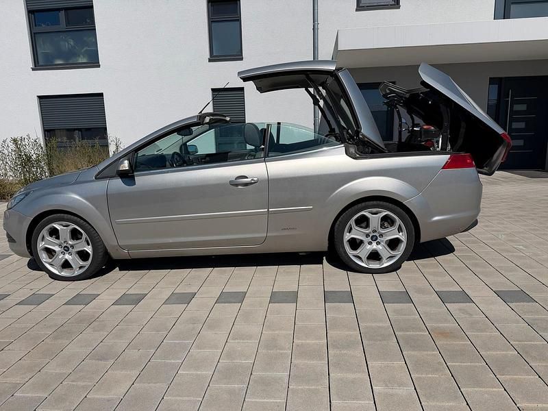 Gebraucht Ford Focus Cabriolet 145 PS (106 kW) 2008 Grau Cabrio