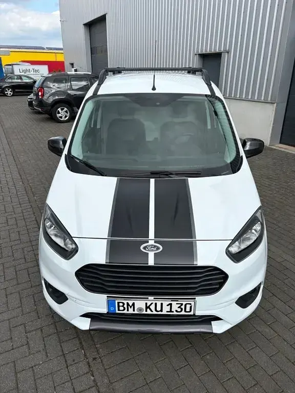 Używany Ford Courier 101 KM (74 kW) 2019 Biały Minivan