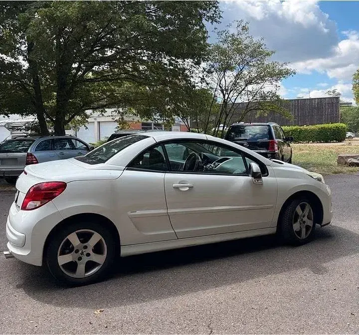 Gebraucht Peugeot 207 CC 120 PS (88 kW) 2010 Weiß Cabrio