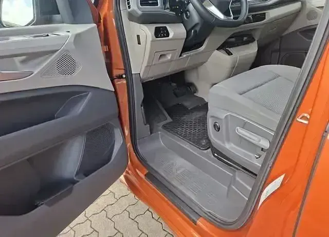 Gebraucht VW Multivan S 136 PS (100 kW) 2022 Orange Van / Kleinbus