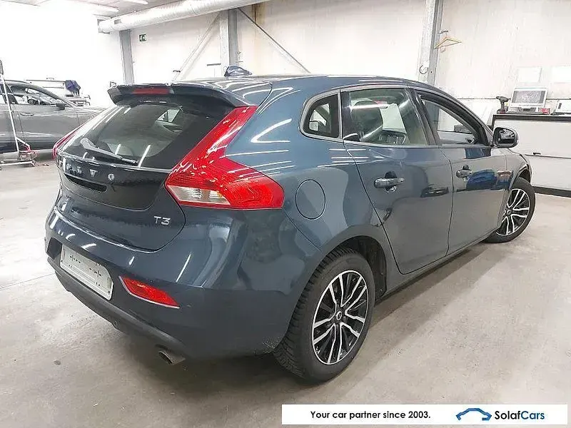 Gebraucht Volvo V40 152 PS (111 kW) 2018 Blau Limousine