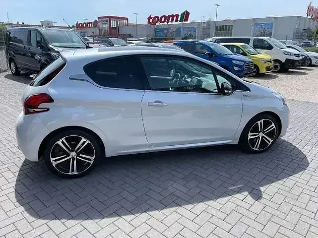 Gebraucht Peugeot 208 Allure 110 PS (80 kW) 2017 Weiß Kleinwagen
