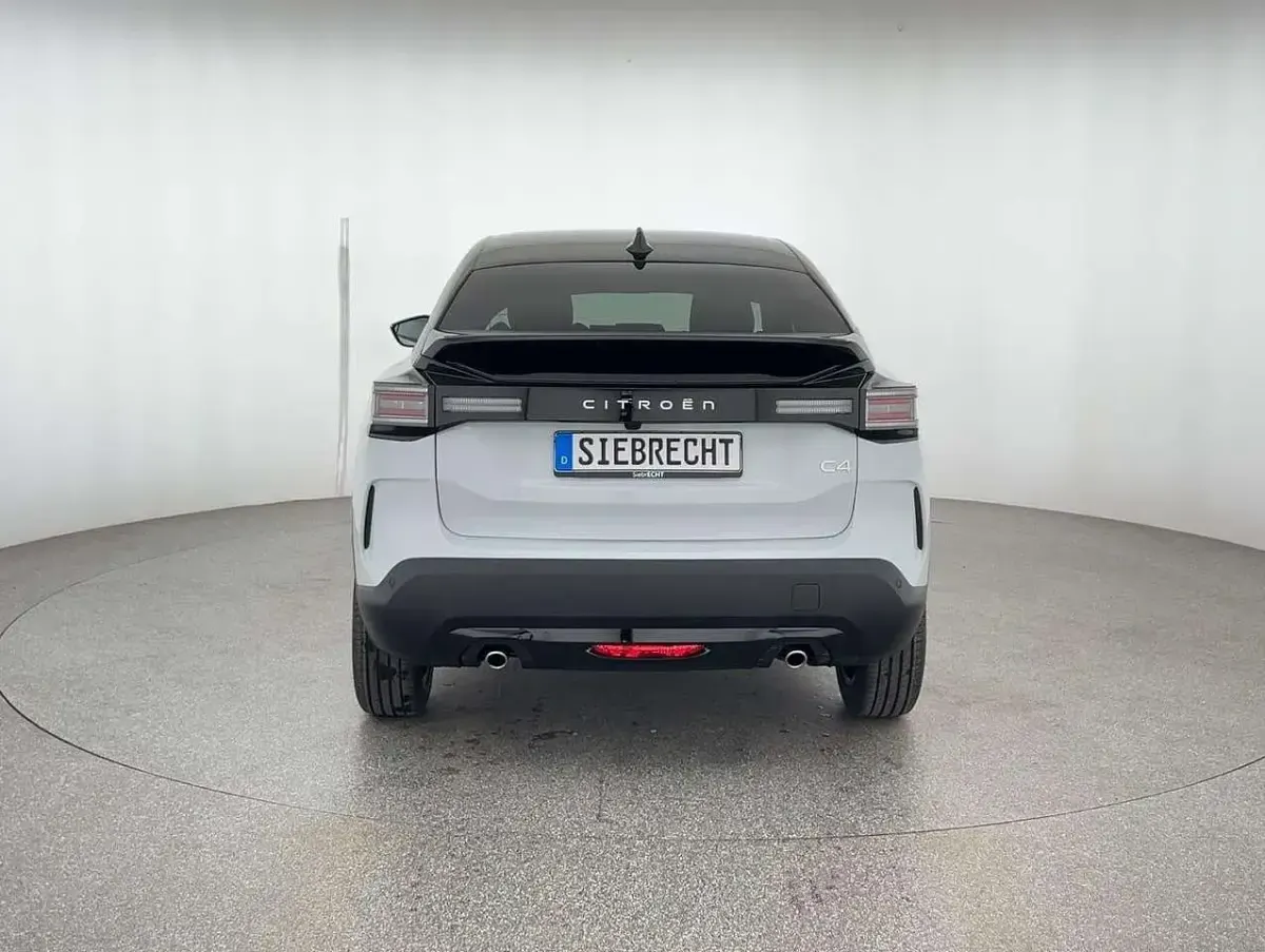 Nowe Citroën C4 131 KM (96 kW) 2025 Biały Sedan/Limuzyna
