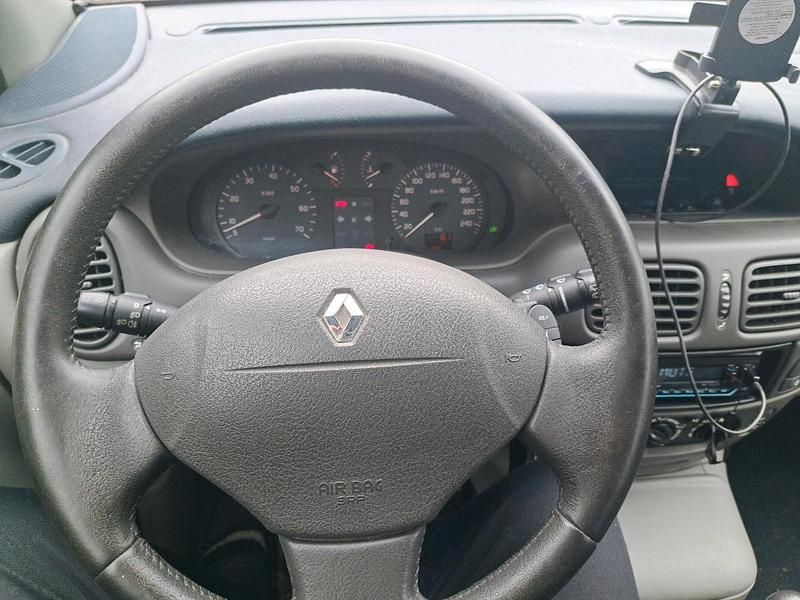 Grau Gebraucht 2000 Renault Scénic Van / Kleinbus | 2.000 € (Etwas zu teuer) - Bild 1/4