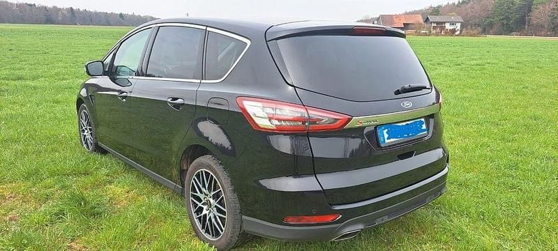 Second-hand Ford S-MAX Titanium 190 CP (139 kW) 2019 Negru Monovolum