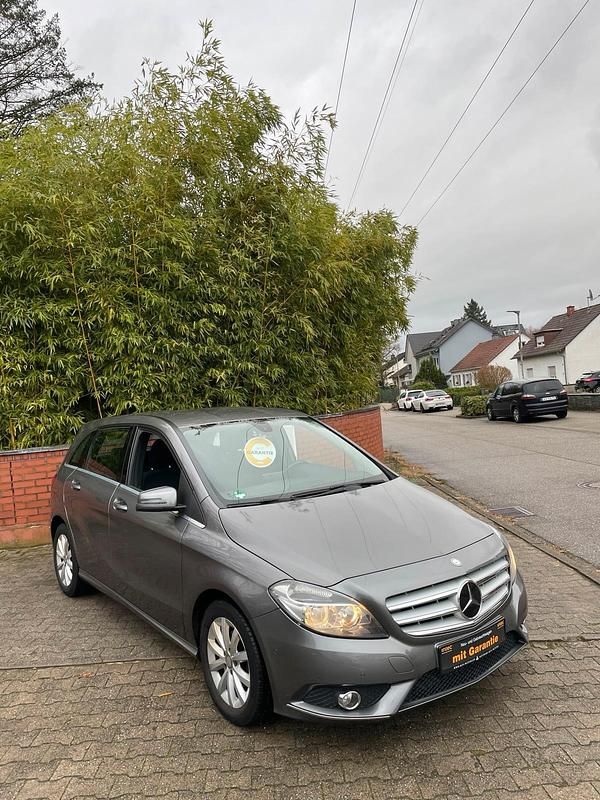 Gebraucht Mercedes B180 109 PS (80 kW) 2014 Mountaingrau  met. Van / Kleinbus