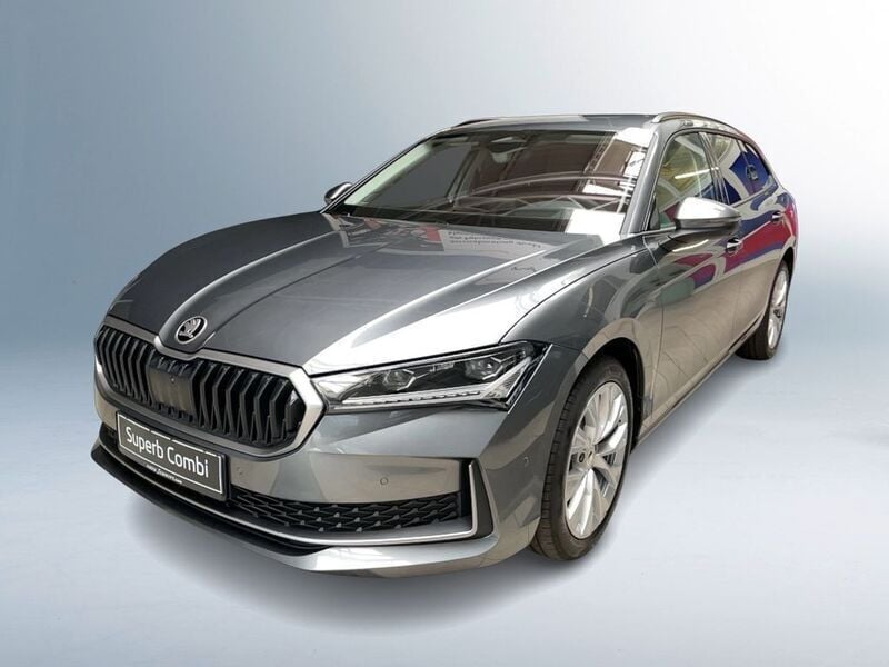 Graphite grau metallic Gebraucht 2024 Skoda Superb Selection Kombi | 46.980 € (Fairer Preis) - Bild 1/4