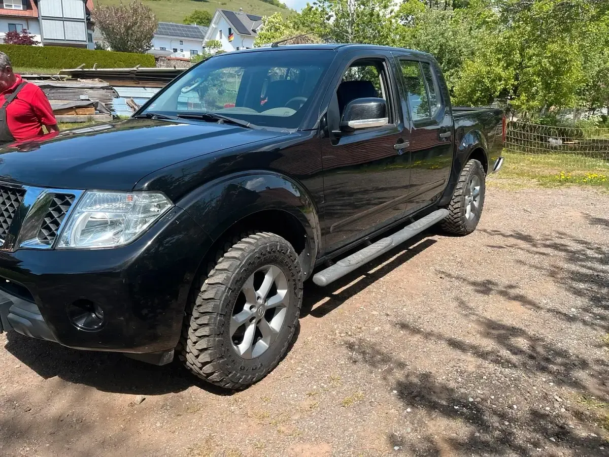 Gebraucht Nissan Navara 190 PS (139 kW) 2013 Schwarz Pickup