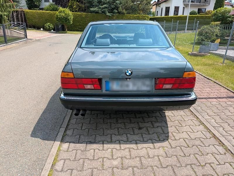 Gebraucht BMW 735 211 PS (155 kW) 1987 Silber Limousine