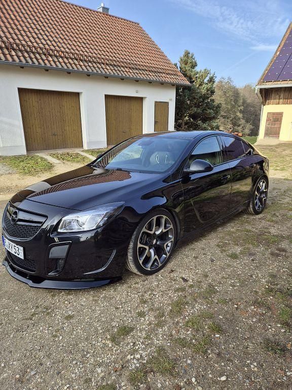Schwarz Gebraucht 2011 Opel Insignia OPC Limousine | 18.000 € - Bild 1/4