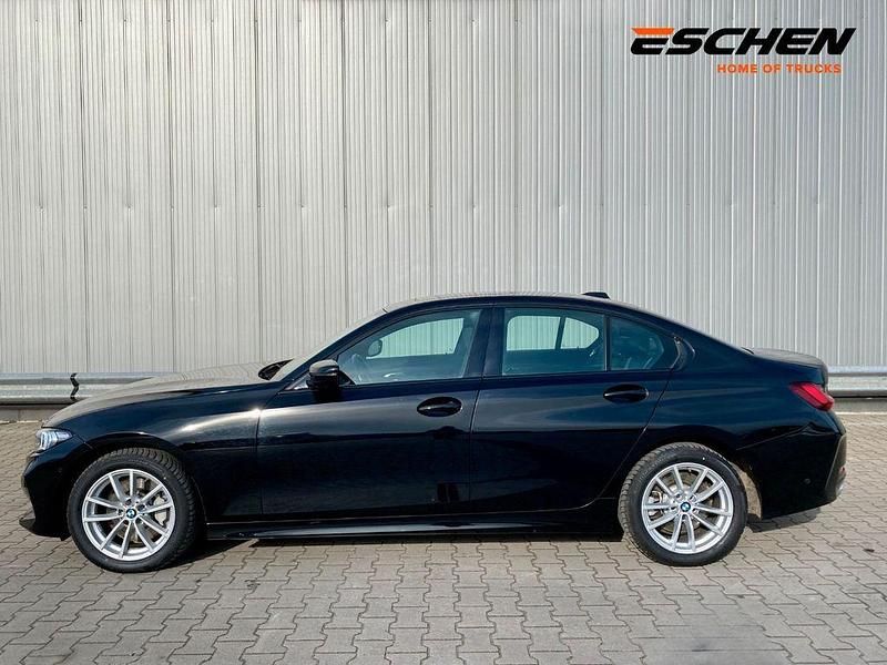 Gebraucht BMW 330 Sport Line 286 PS (210 kW) 2023 Schwarz Limousine