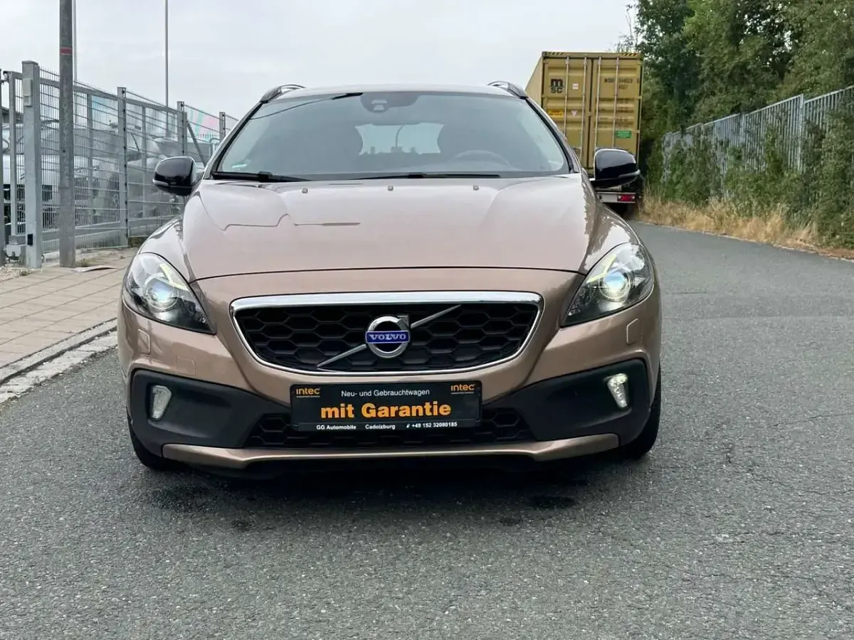 Gebraucht Volvo V40 CC You! 120 PS (88 kW) 2015 Braun Kombi