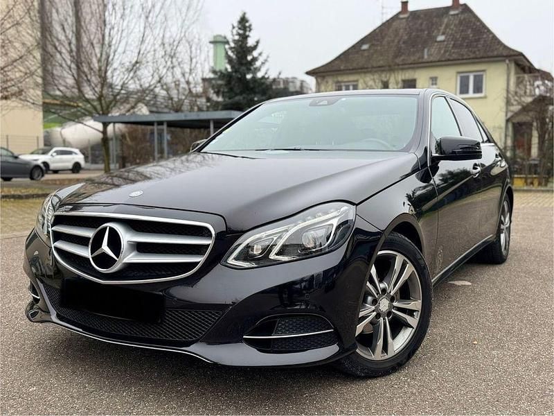 Schwarz Gebraucht 2015 Mercedes E220 Limousine | 7.990 € (Fairer Preis) - Bild 1/4
