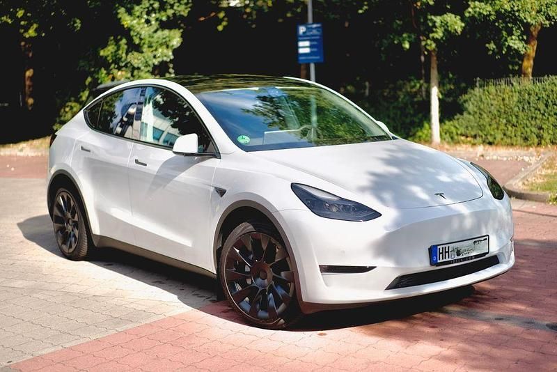 Weiß Gebraucht 2022 Tesla Model Y SUV | 35.600 € (Guter Preis) - Bild 1/4